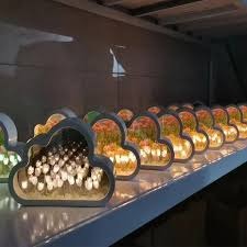 Lampara hermosa de tulipanes infinitos y espejo. ideal para regalar